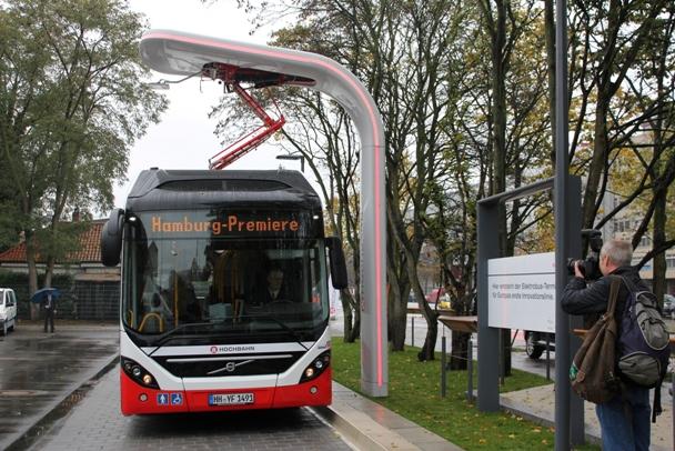 Νέο ηλεκτρικό υβριδικό λεωφορείο στους δρόμους του Αμβούργου