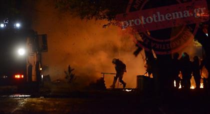 Βανδαλισμοί, μολότοφ και χημικά στο κέντρο της Αθήνας