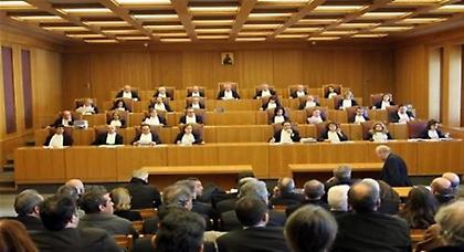 Αποζημίωση 133.415 ευρώ σε φίλαθλο που έχασε τα δάχτυλά του από κροτίδα