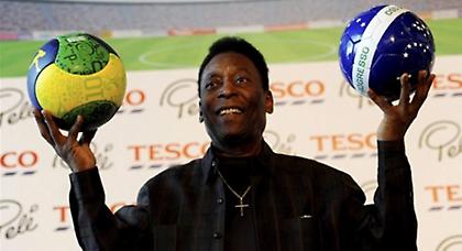 Στα πόδια του ο Πελέ