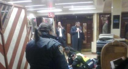 Αιματηρή επίθεση σε εβραϊκή συναγωγή στη Νέα Υόρκη!