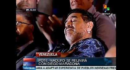 Τον πήρε ο ύπνος τον Μαραντόνα πάνω στη σκηνή!