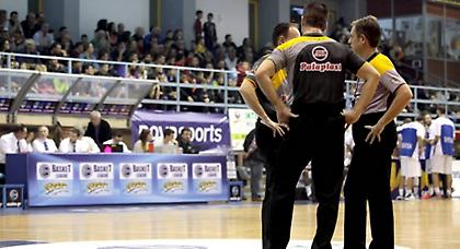 Το… ξύλο βγήκε από το παράδεισο για τους διαιτητές