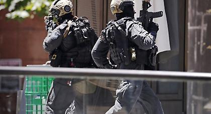 Ένοπλος κρατά ομήρους σε καφέ στο Σίδνεϊ