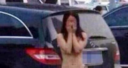 Πέταξε τον άπιστο σύζυγό της γυμνό στο δρόμο