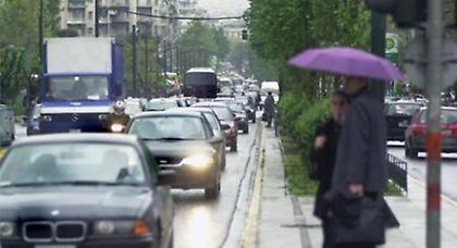 «Ακίνητα» τα αυτοκίνητα στην Αθήνα