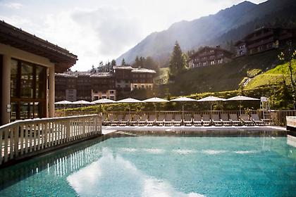 Γαλλικές Άλπεις ή Ινδικός ωκεανός για τις γιορτές;