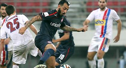 Οταν έχεις σέντερ φορ σε φόρμα...