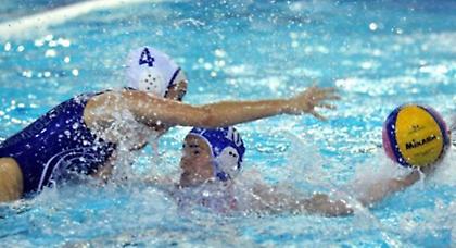 Εδραιώνεται στην τριάδα…