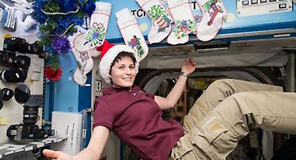 Έτσι περνάνε τα Χριστούγεννα οι αστροναύτες στο διάστημα