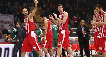 Ο Άγιος Βασίλης είναι… κόκκινος!