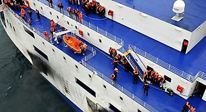 Απέτυχε η ρυμούλκηση – 257 άνθρωποι ακόμα περιμένουν να σωθούν!