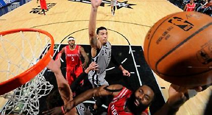 Οι Σπερς το ντέρμπι, θεατής ο «Παπ»