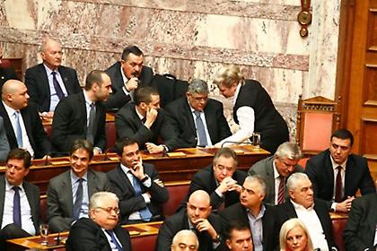 Ένταση στη Βουλή από τους βουλευτές της Χρυσής Αυγής