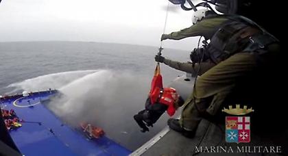 Πέντε νεκροί - Εβγαλαν όλους τους επιβάτες από το Norman Atlantic