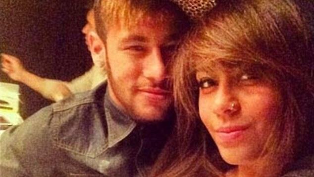 Καίει καρδιές η αδερφή του Νεϊμάρ (pics)