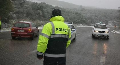 Δεκάδες αυτοκίνητα εγκλωβισμένα στην Εθνική Οδό Κορίνθου-Τριπόλεως στον κόμβο της Νεμέας