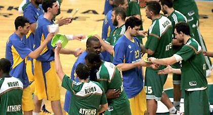 Έφυγε για να μην τους… κολλήσει ο Παππάς!