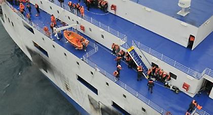 Καταθέτουν τα μέλη του πληρώματος του «Norman Atlantic»