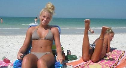 Η σέξι Κέλι που βάζει καλάθι με το πόδι (Pics/Video)