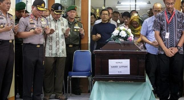 AirAsia: Αναγνωρίστηκε το πρώτο θύμα της μοιραίας πτήσης