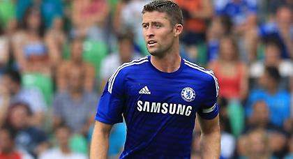 Και τον κλώτσησε και τον πάτησε (video)