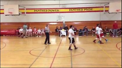 Διαιτητής μίλαγε στο κινητό την ώρα του αγώνα