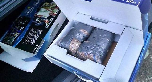 Καταναλωτής αγόρασε PS4 και πήρε κουτί γεμισμένο με πέτρες!
