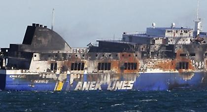 Norman Atlantic: Η φωτιά καίει ακόμα στα έγκατα του πλοίου