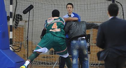 Αυτοί στο τμήμα κι αυτός στη φυλακή