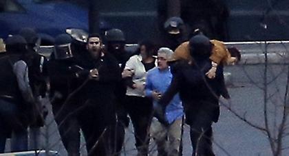 Τέσσερις όμηροι και οι τρεις δράστες νεκροί στο Παρίσι