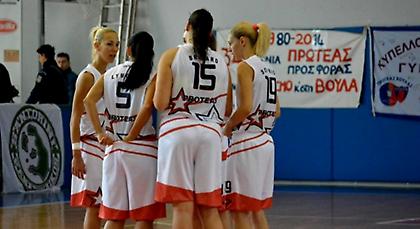 Σταθερά τρεις στην κορυφή