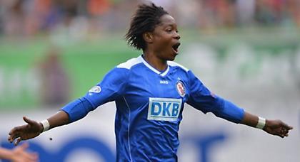 «Με υποχρέωσαν να γδυθώ για να τους αποδείξω ότι είμαι γυναίκα»