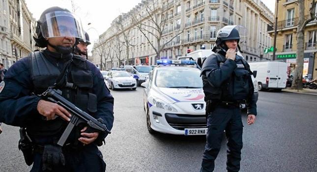 Νέα επίθεση στο Παρίσι: Χτύπησαν με αυτοκίνητο αστυνομικό