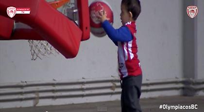 Πατήρ Σπανούλης πασάρει, υιός καρφώνει (video)