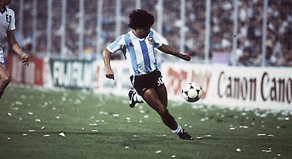 Σπάνιο βίντεο με... μαγικά του Μαραντόνα (video)