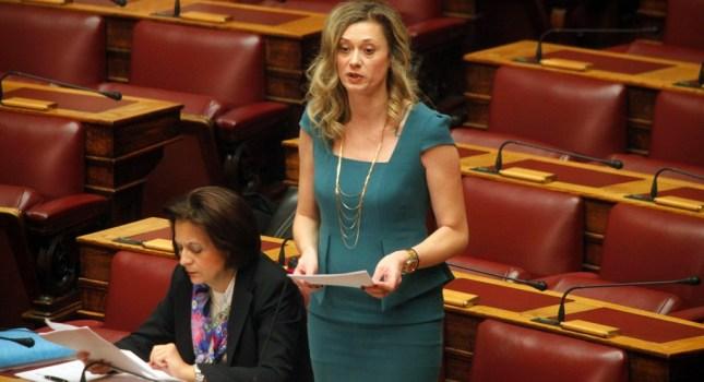 Ραχήλ Μακρή: «Αν χρειαστεί θα κόψουμε μόνοι μας 100 δισ. ευρώ»