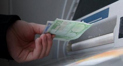 «Έφυγαν» 700 εκατ. ευρώ σε μια μέρα από τις ελληνικές τράπεζες