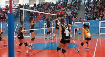 «Παραδόθηκε» η ΑΕΚ στη Σαντορίνη