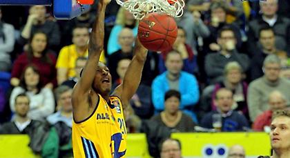 Νίκη με ζόρι για Άλμπα