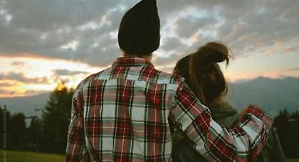 Δεκαοχτάχρονη παντρεύεται τον πατέρα της