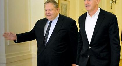 «Μάχη» Βενιζέλου - Παπανδρέου για τους ψηφοφόρους του ΠΑΣΟΚ