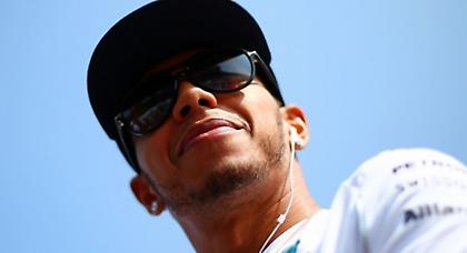 Χάμιλτον: «Δεν βιάζομαι για νέο συμβόλαιο»