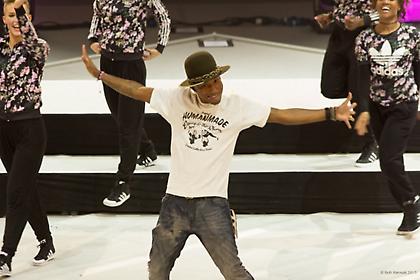 Ο  Pharrell Williams μάγεψε 10.000 κόσμο!