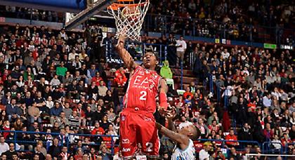 Ατσαλάκωτη… Αρμάνι