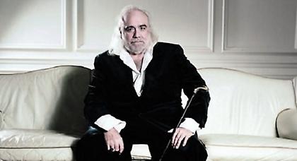 Πέθανε ο Ντέμης Ρούσος!