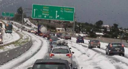 Καραμπόλα τριών αυτοκινήτων στην ΑΘηνών - Κορίνθου (video)