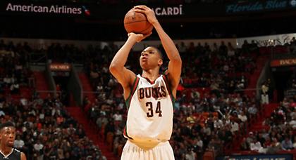 «Ζεστοί» ήταν οι Μπακς!