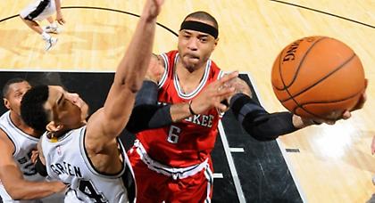 Κράτησαν Μάρτιν οι Μπακς