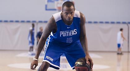 Πάει για Ρόναλντ Ντέιβις ο Πανιώνιος